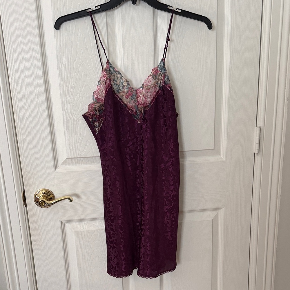 VINTAGE WENDY ANN Elegant Lace Trim Purple Chemise MEDIUM